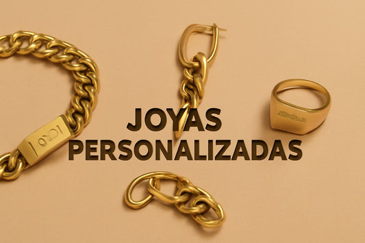 Banner con el título “Joyas personalizadas: cuando lo que llevas habla de ti” sobre fondo claro, acompañado de collares personalizados sobre tela suave.