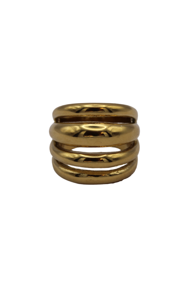 Imagen frontal del Anillo Dorado Triple Aro con acabado brillante y diseño estructural.