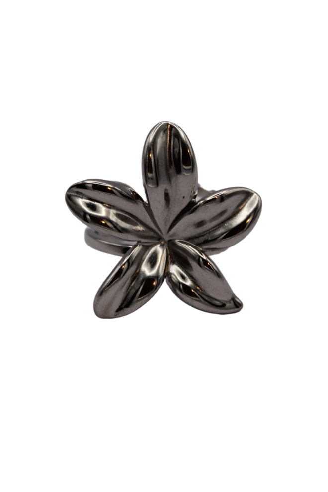 Anillo Flor Eclipse visto desde arriba, con forma floral en acabado metálico oscuro.