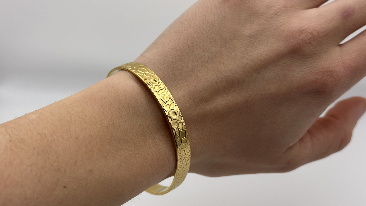 Detalle del diseño fluido de la pulsera "The Bubble Bliss".