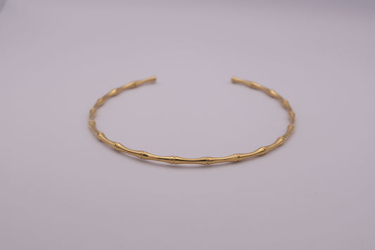 Collar dorado "The Glow Chain" sobre fondo blanco.