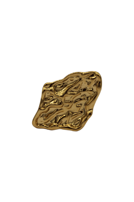 Anillo Lava Dorada visto desde arriba, con forma libre y textura orgánica en dorado brillante.