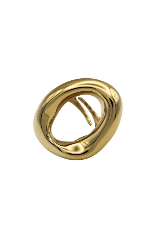 Anillo Carambola visto desde arriba, con forma ovalada hueca y acabado dorado brillante.