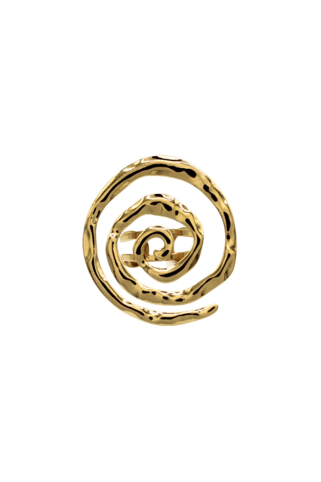 Vista frontal del Anillo Espiral Maracuyá con acabado dorado y textura irregular.