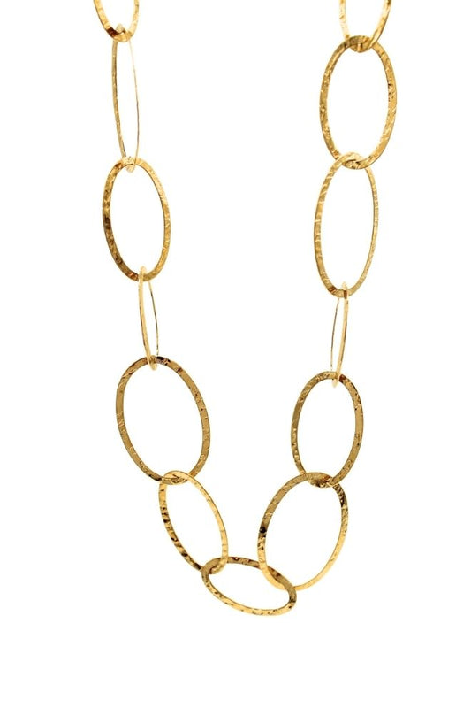 Imagen principal del Collar Pura Vida con eslabones dorados martillados
