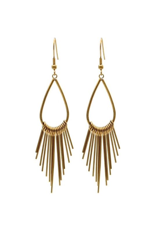 Pendientes dorados Piña Twist con varillas colgantes en fondo blanco.