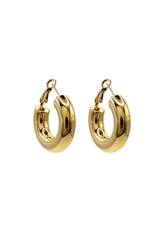 Pendientes Volcancitos con forma de aro grueso y acabado dorado brillante sobre fondo blanco.